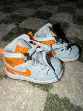 Jordan 1 Mid SE size 3c NEW